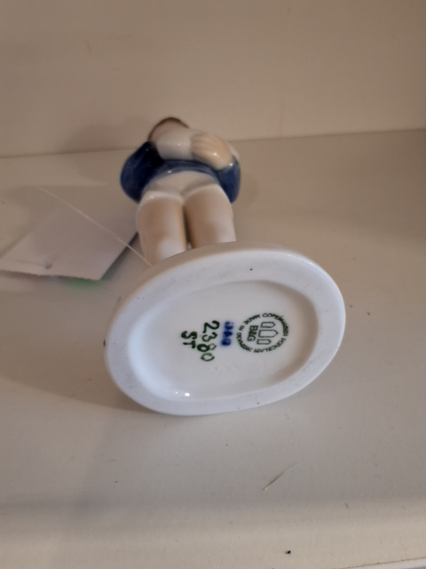 Dreng med sejlbåd No.2380